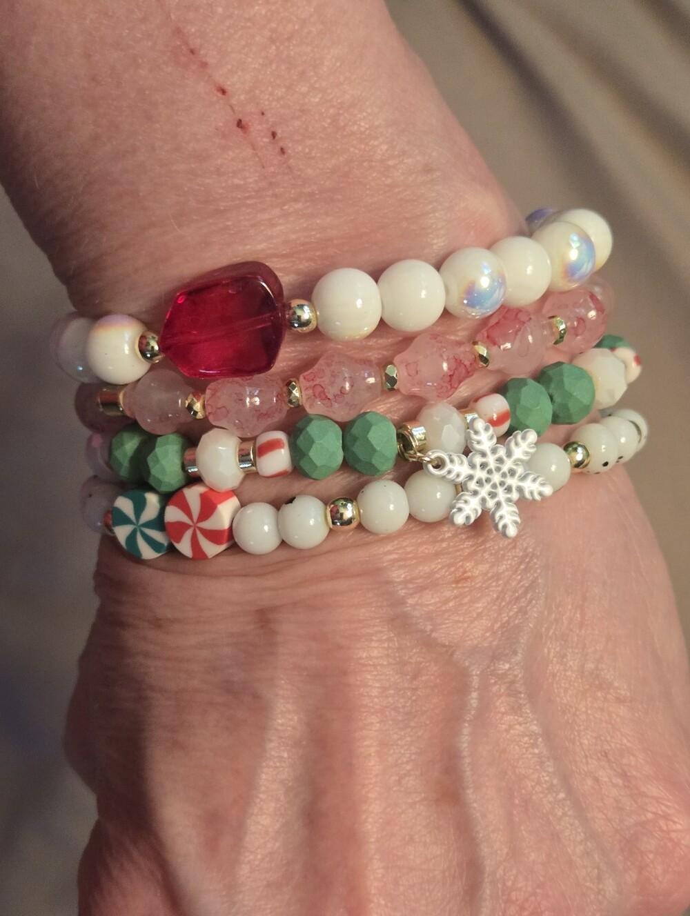 Erimish NWT Green, White & Red An Holiday Stackabe Stretch Bracelet Set 4